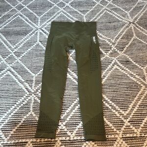 Gymshark Energy Seamless leggings - olive green - woman’s size S-great/good cond